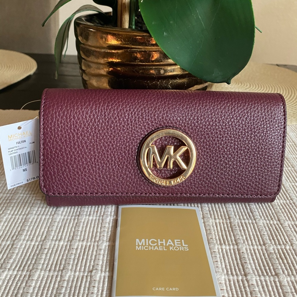 Michael kors wallet